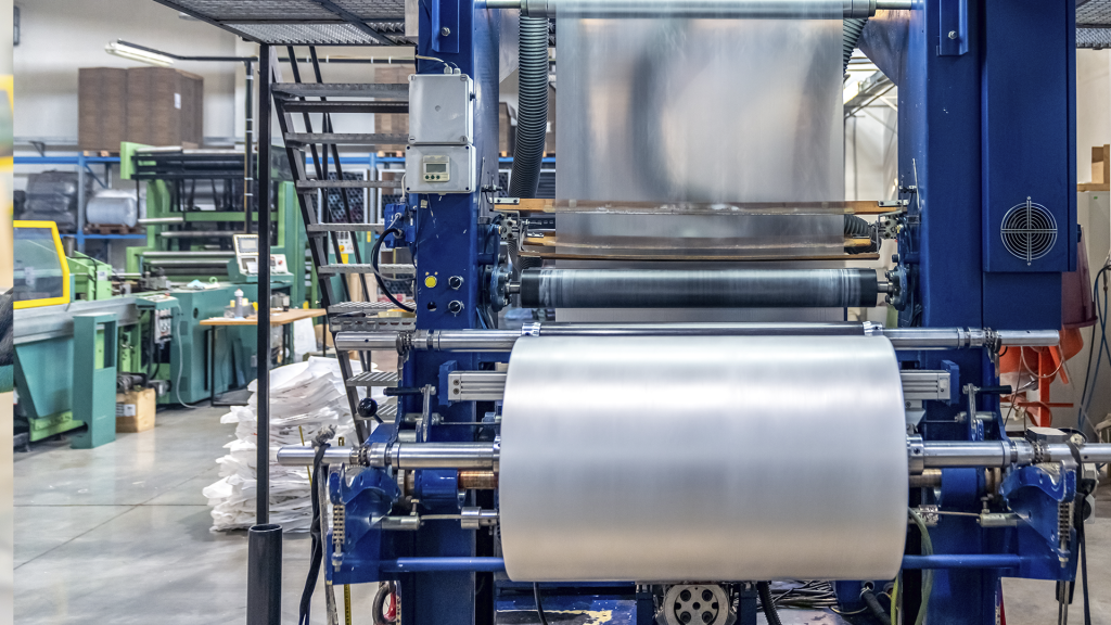 Como as soluções de embalagem impactam a eficiência operacional nas indústrias